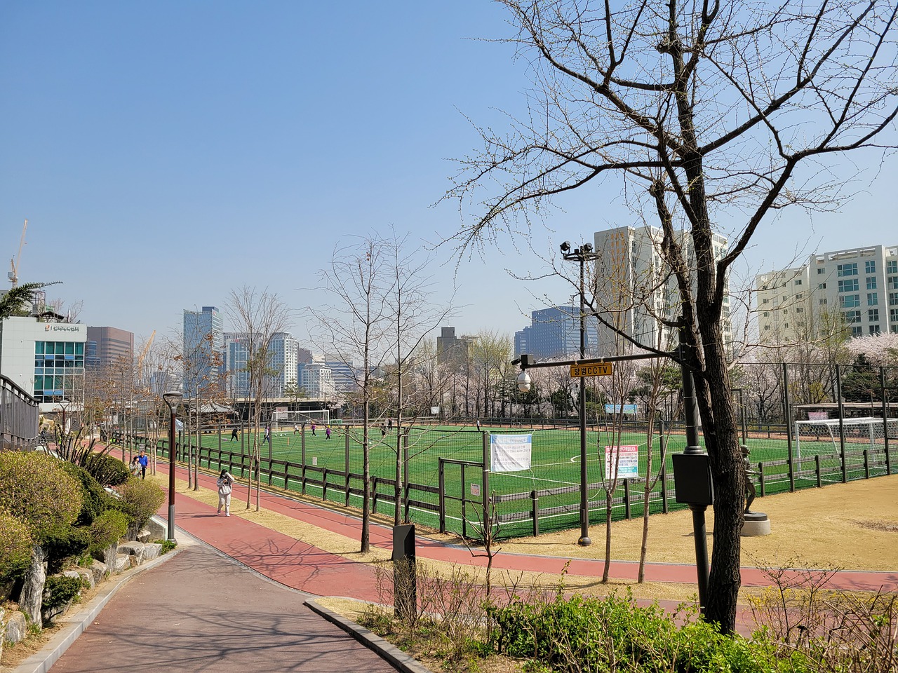 比赛并展现